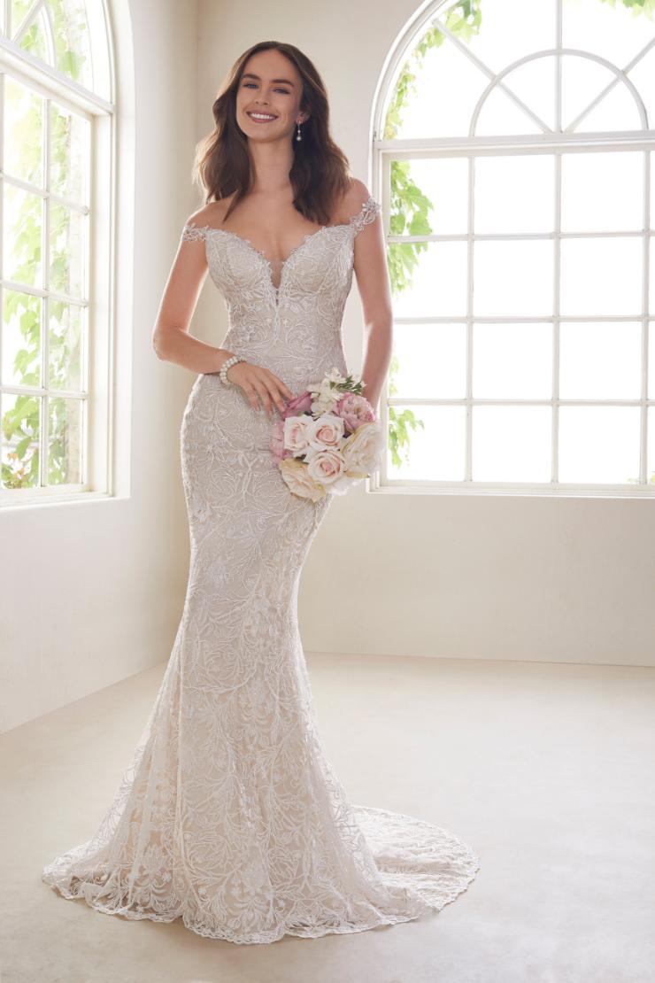 Memorable Wedding Dress with Shimmer Diamond