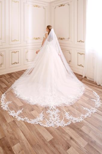Traditional Scalloped Lace Veil