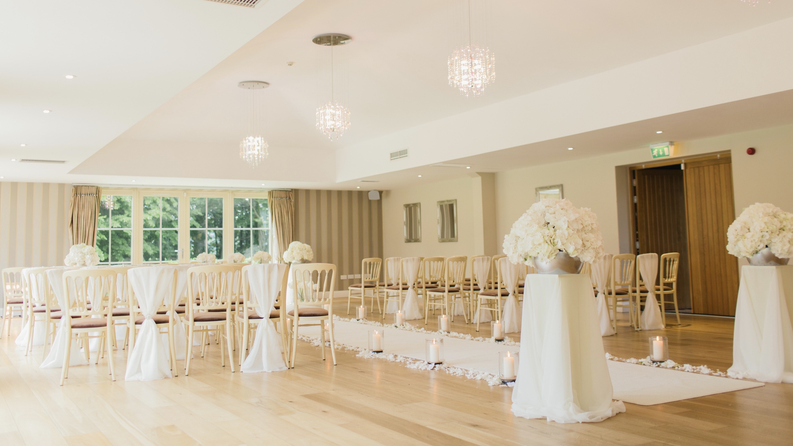 How to Have a Minimalist Wedding Desktop Image