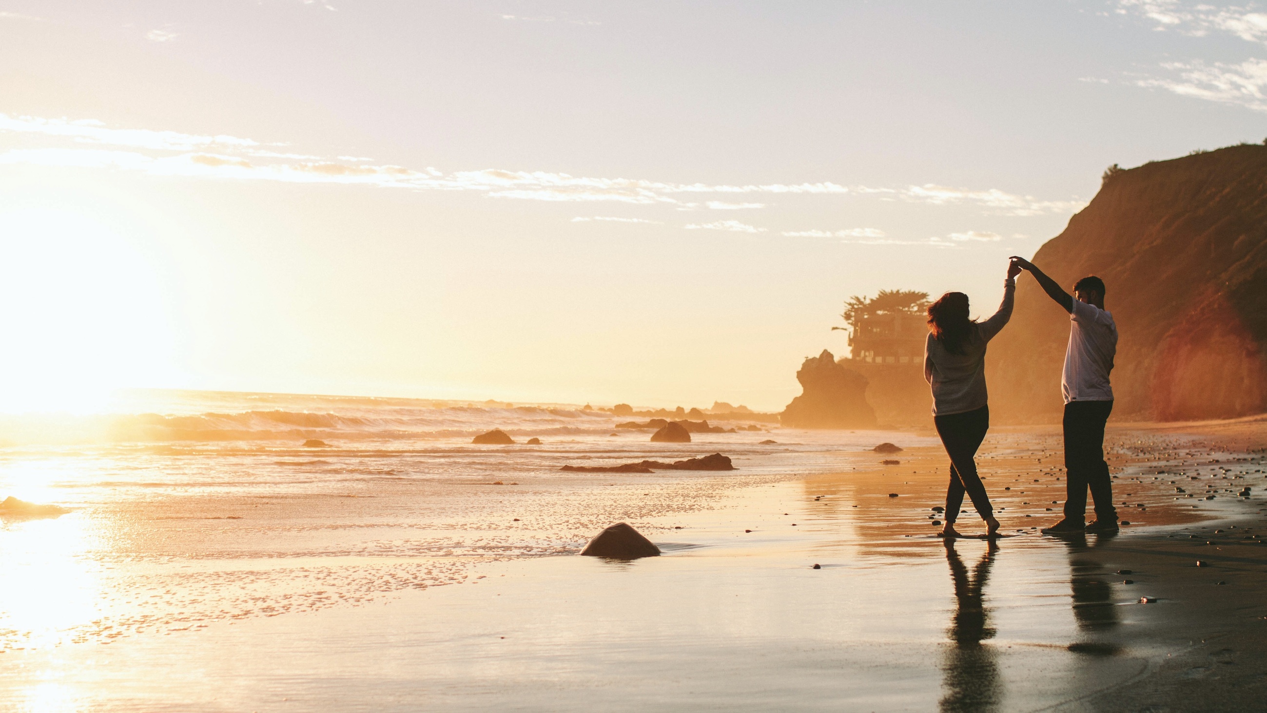What to Wear for Your Engagement Photos Desktop Image