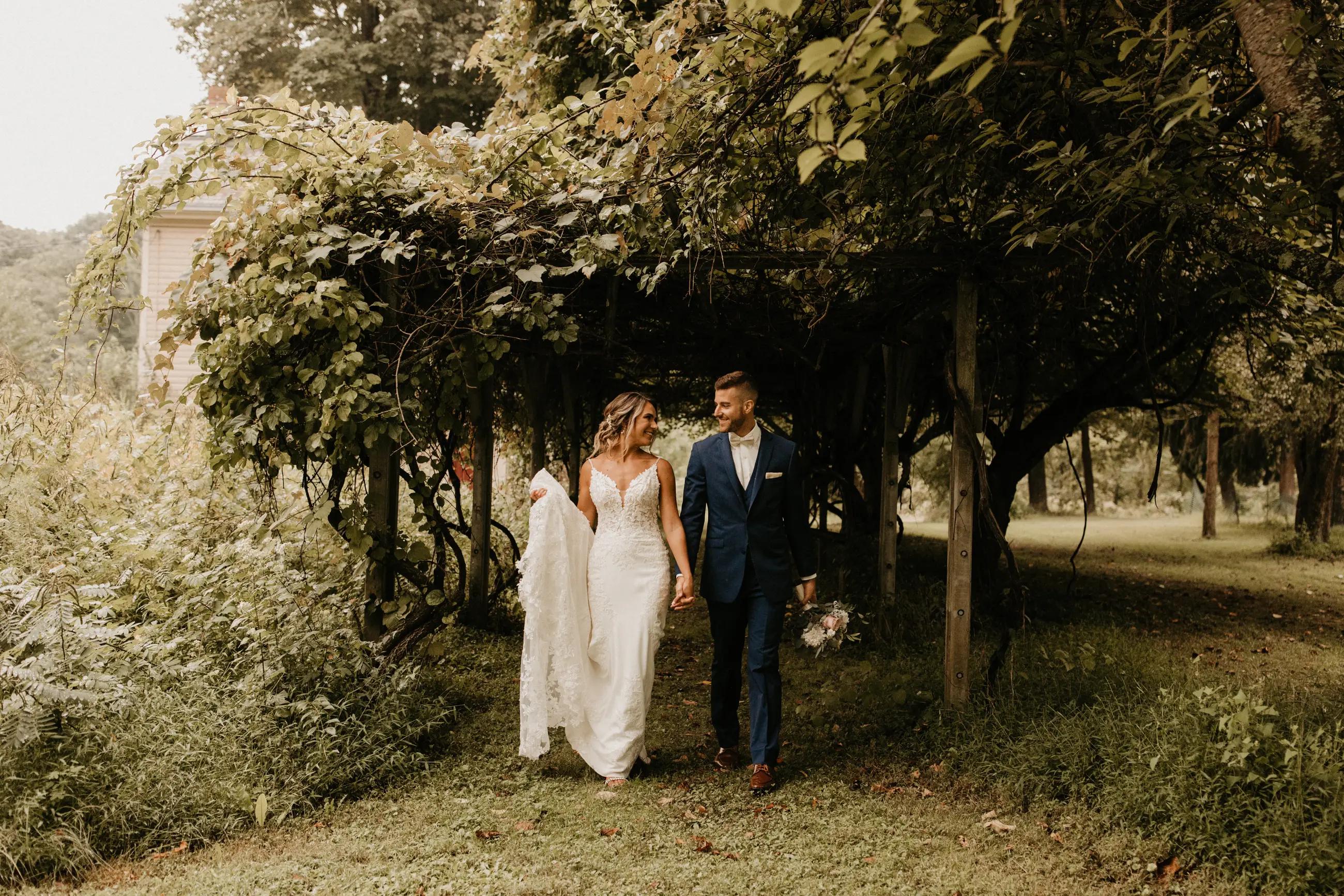 A Modern Fairytale: Justyna & Greg's Beautiful Outdoor Wedding