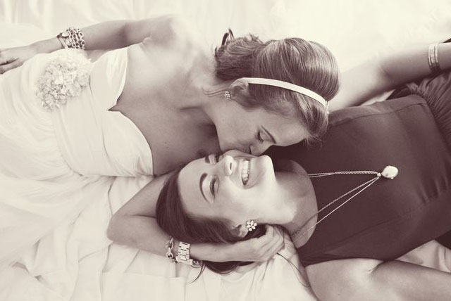 13 photos to take with your bridesmaids we ♥ this! moncheribridals.com