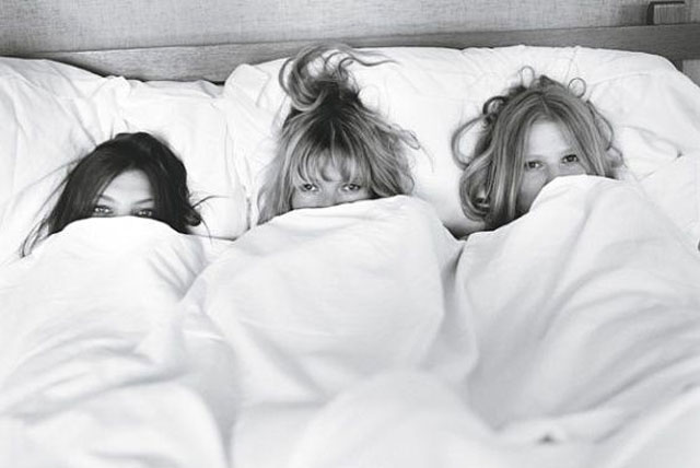 13 Photos You’ll Regret Not Taking With Your Bridesmaids Desktop Image
