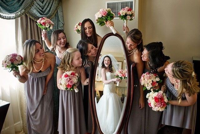 13 photos to take with your bridesmaids we ♥ this! moncheribridals.com