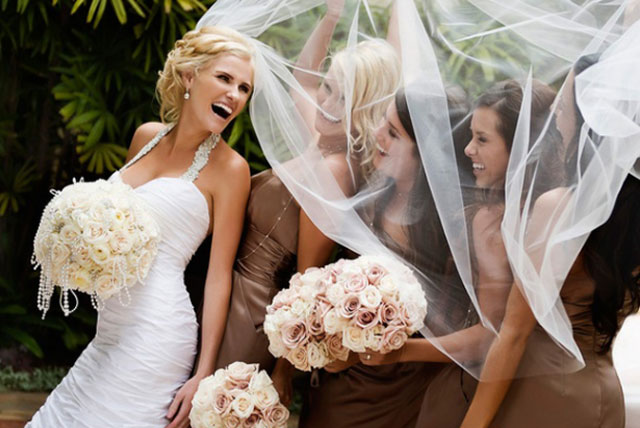 13 photos to take with your bridesmaids we ♥ this! moncheribridals.com