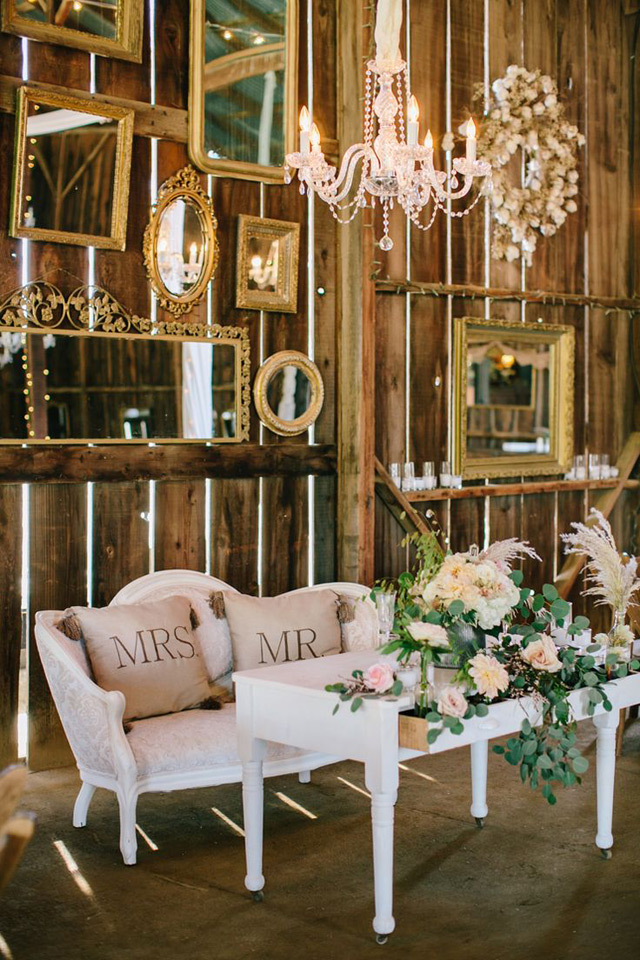 21 Sweetheart Table Ideas for Weddings ~ we ♥ this! moncheribridals.com