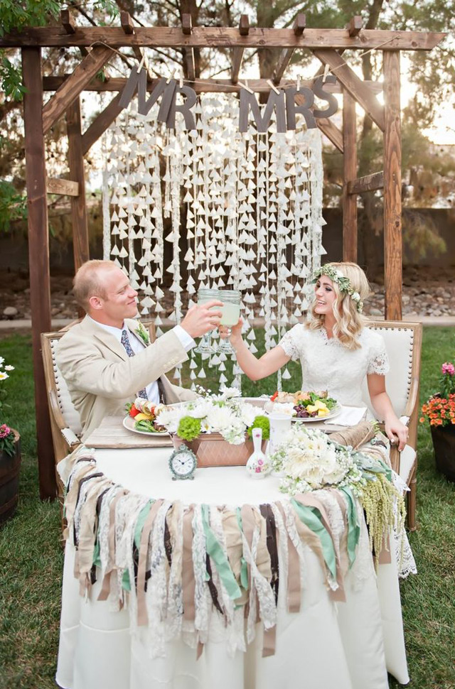 21 Sweetheart Table Ideas for Weddings ~ we ♥ this! moncheribridals.com