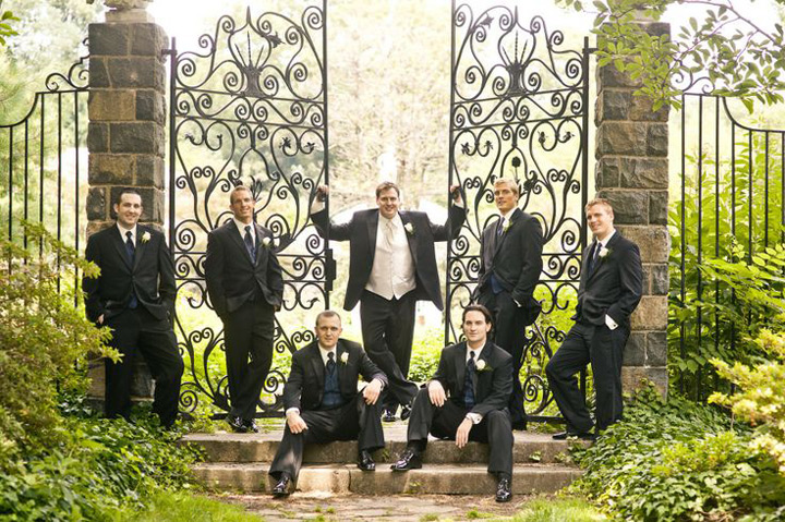 27 Awesome Groomsmen Photos ~ we ♥ this! moncheribridals.com