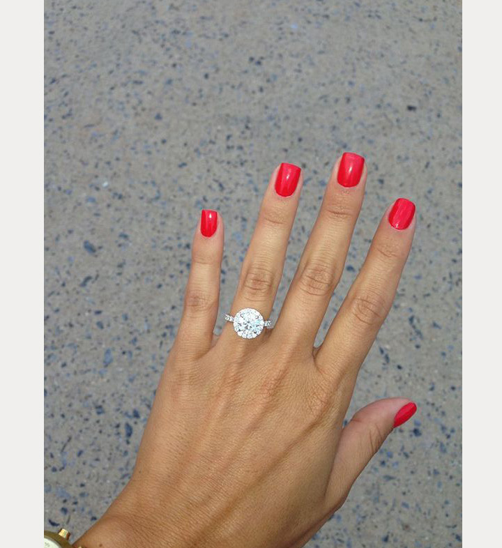 round engagement ring