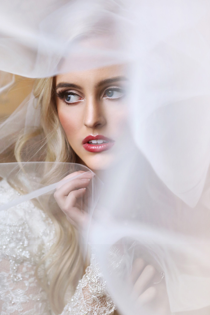 smokey eye and red lips bridal makeup ~ we ❤ this! moncheribridals.com
