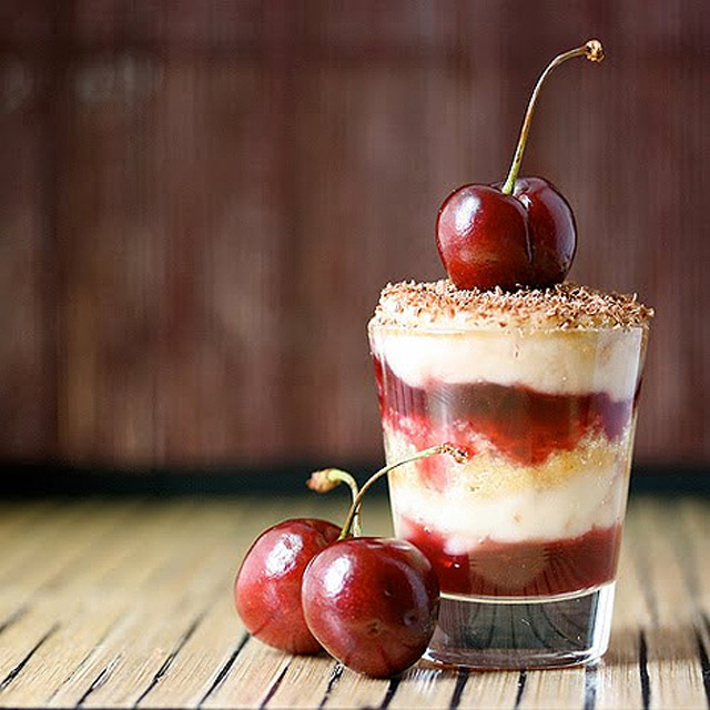 15 Delicious Shot Glass Wedding Dessert Ideas ~ we ♥ this! moncheribridals.com