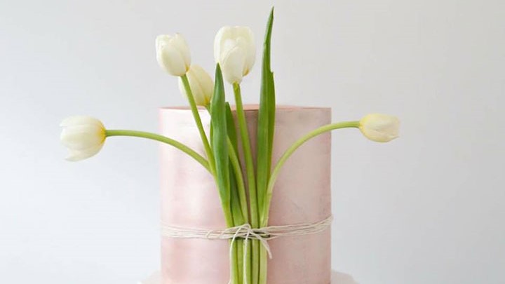 Sweet Bakes' Tulip Cake Desktop Image