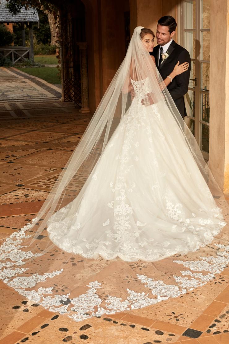 Elegant Shaped Bridal Veil