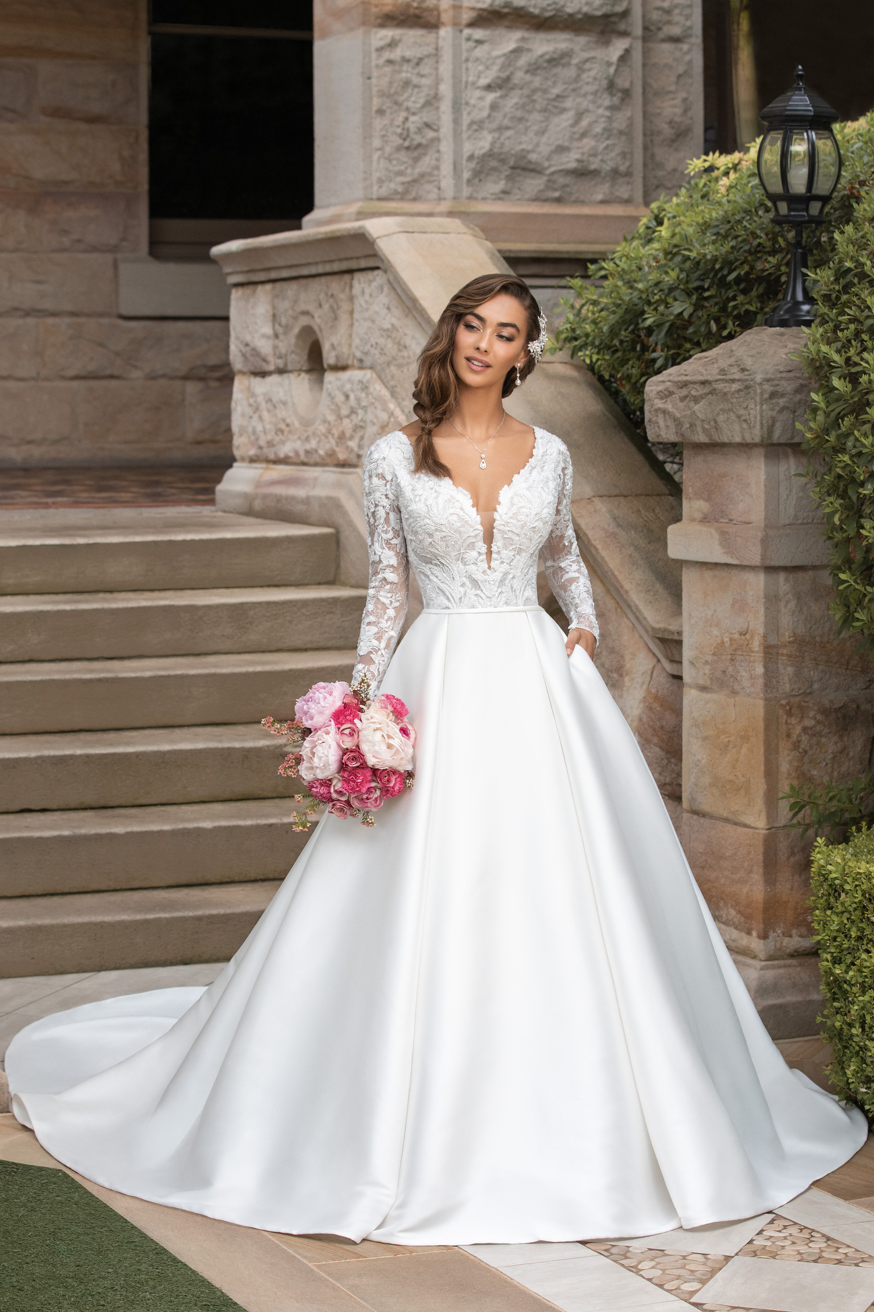 Wedding Dresses in Luxury Silhouettes & Fabrics | Pronovias