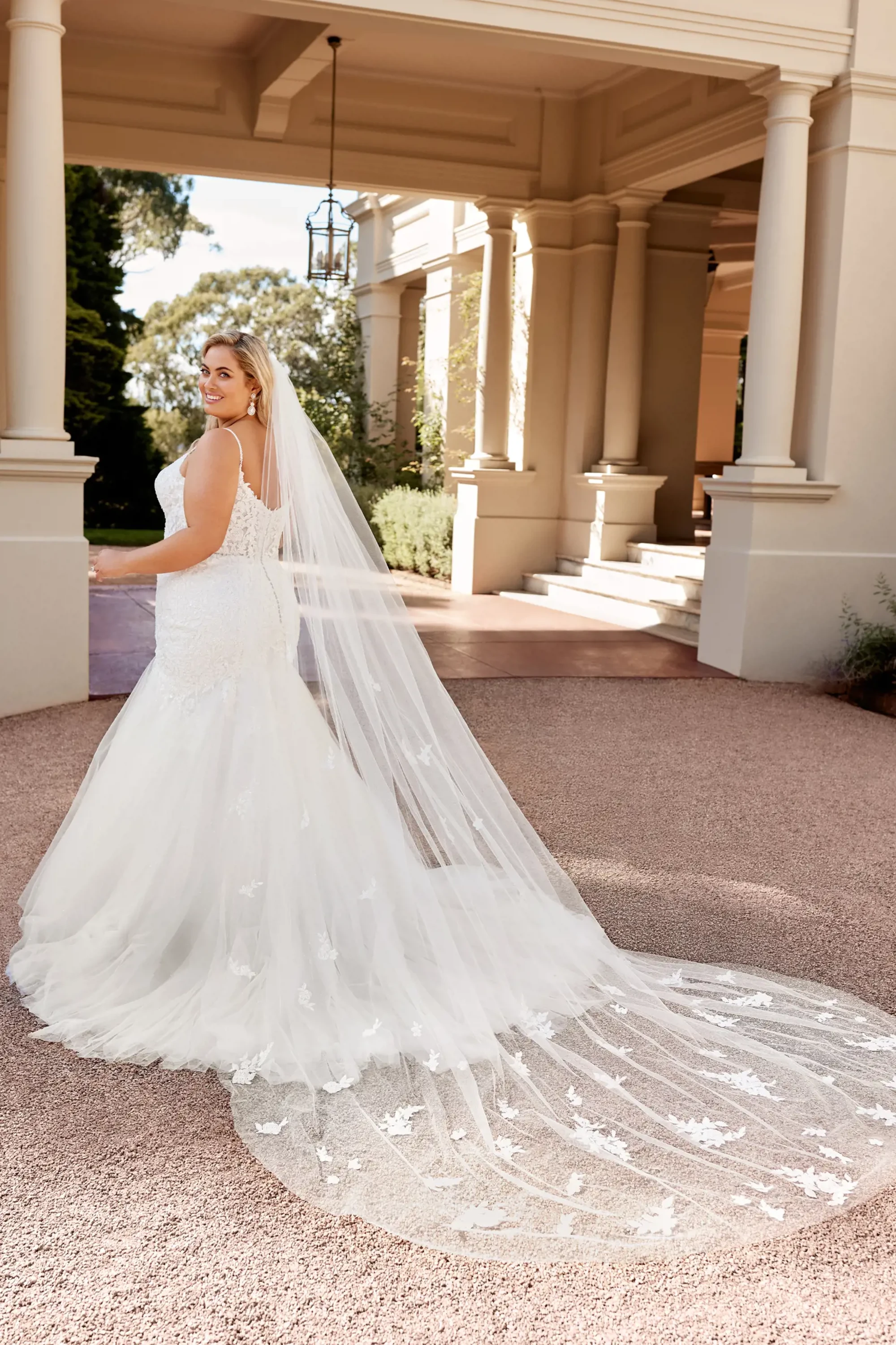 Romantic Lace Misty Tulle Veil | Sophia Tolli