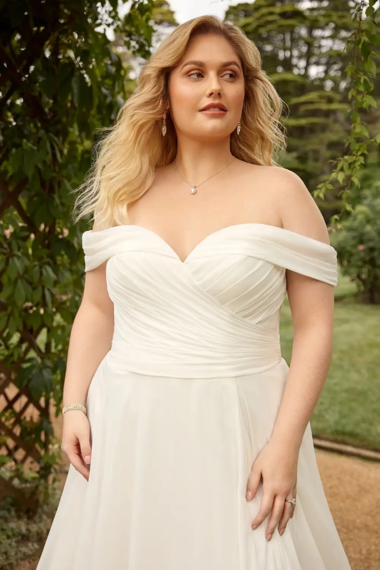 Dreamy Chiffon Wedding Dress with  Skirt Split Heidi #$4 picture