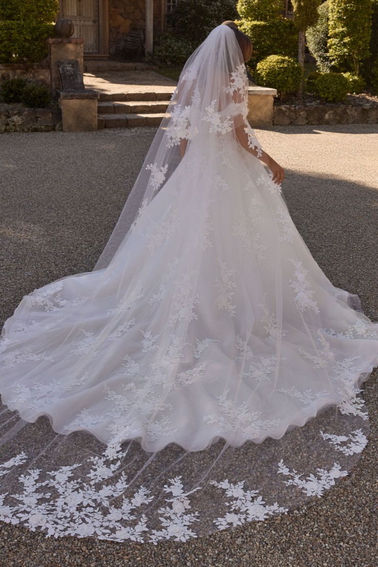 Heavenly Bridal Veil #1 Ivory picture