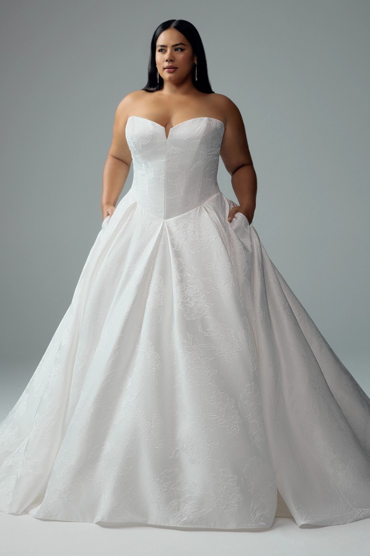 Strapless Wedding Dress with Zipper Back Elli Marie Thumbnail Image